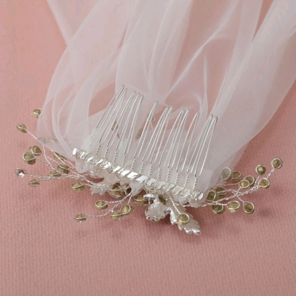 Wedding White Lace Bridal Veil Rhinestone Leaf Comb